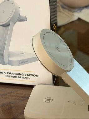 Helmet Smartphone 3-in-1 Wireless Charging Station - Cream